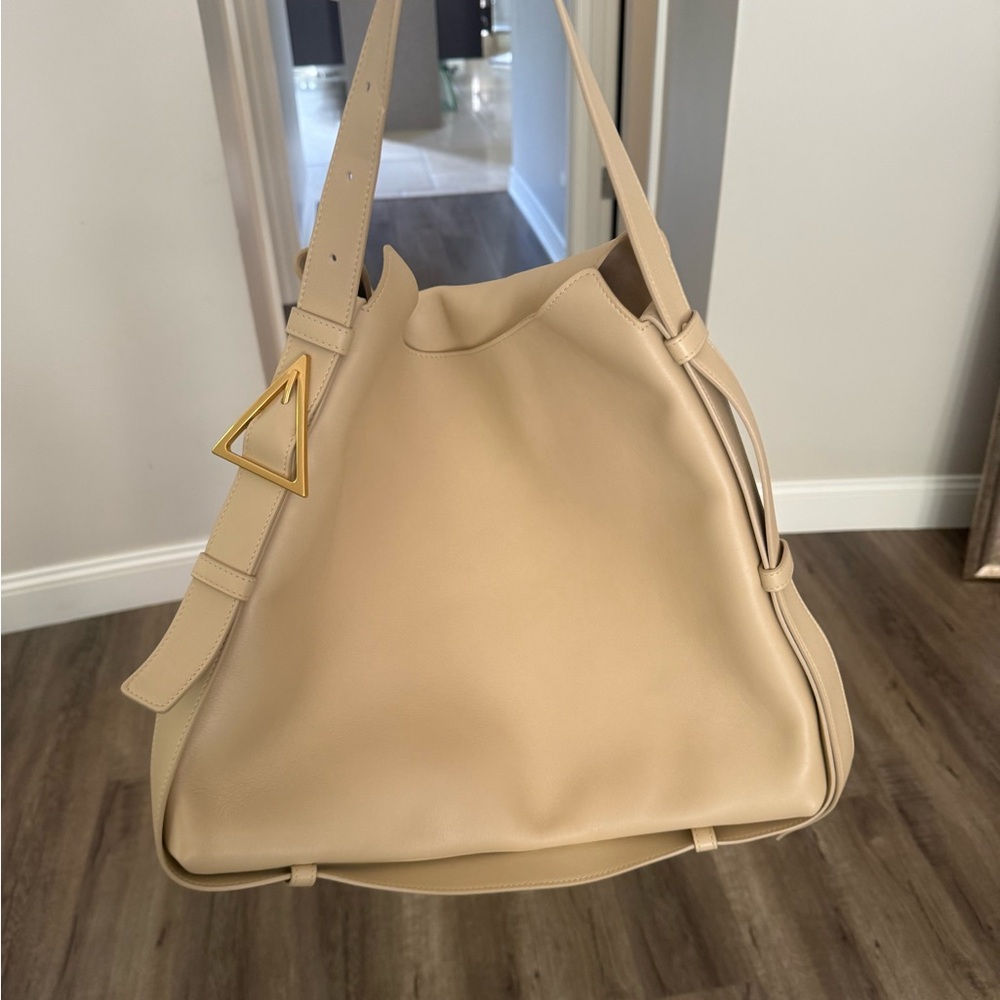 Elegant Tan Women's Bag